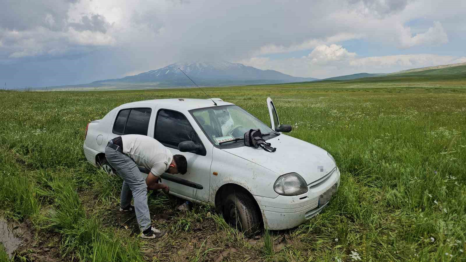 camura saplanan araci kurtarma calismasi 1 3FNJqyzw