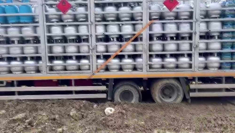camura saplanan tup yuklu kamyon kepceyle kurtarildi 1 ta1Y7ytq