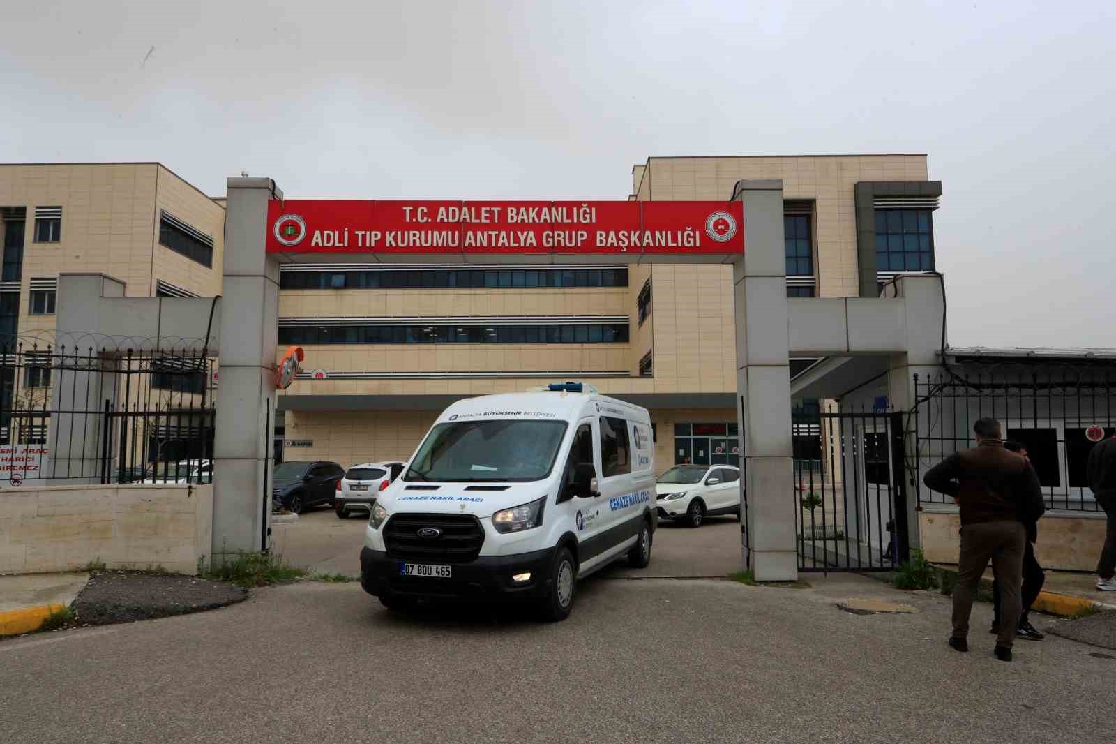 can pazarinin yasandigi sahilde bogulan genc yuzundeki egzama icin denize girmis 5 guSEbhRW