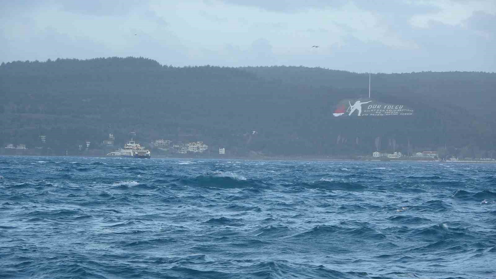 canakkale bogazi firtina nedeniyle kapatildi feribot seferleri durdu dev dalgalar sahili dovdu 2 THad1F71