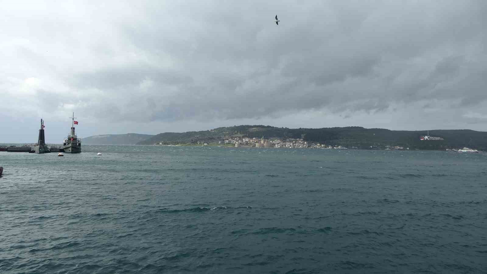 canakkale bogazi firtina nedeniyle trafige kapandi 0 CsehLG5v