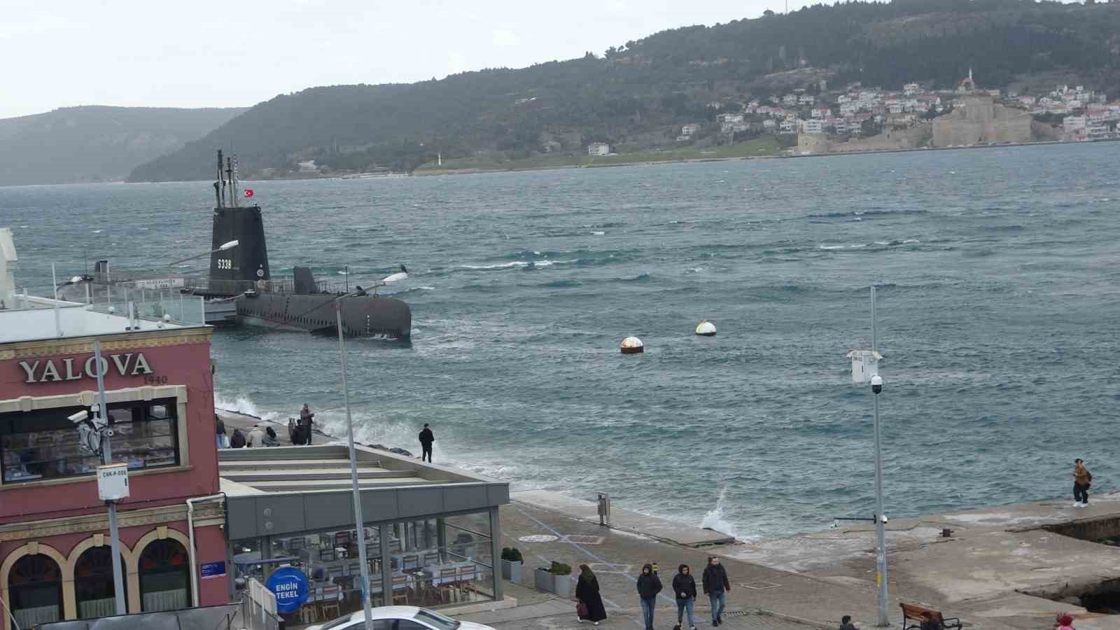 canakkale bogazi firtina nedeniyle trafige kapandi 2 wM1Qt87V