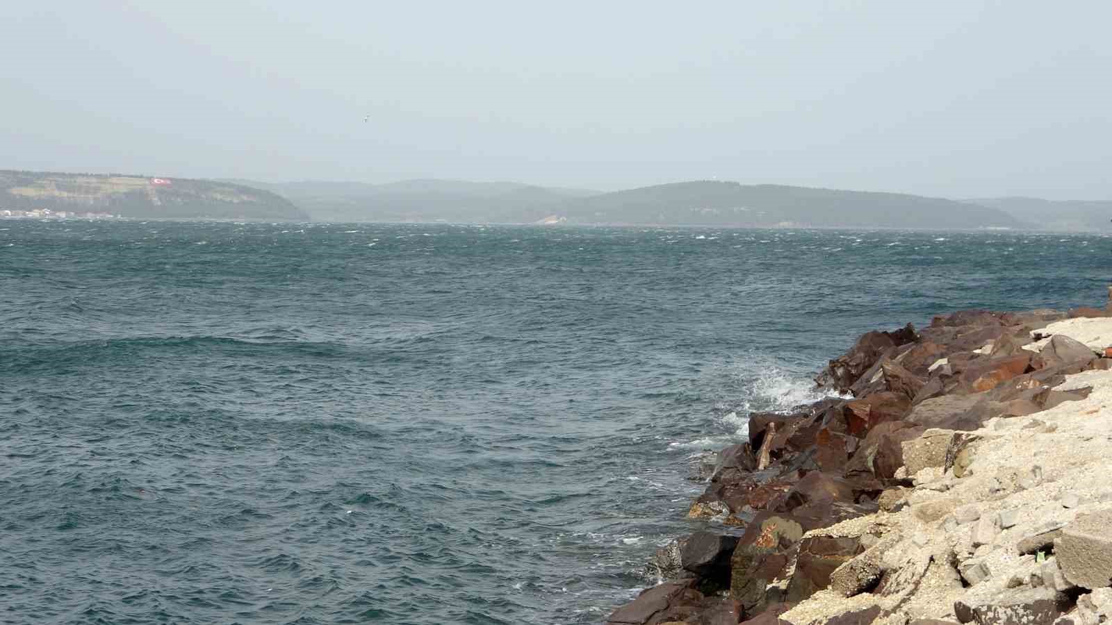 canakkale bogazi firtina nedeniyle trafige kapandi 3 DOu4K87O