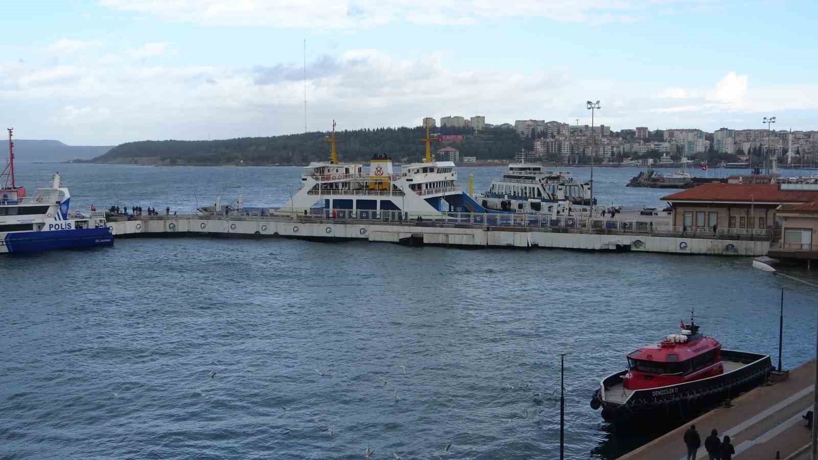 canakkale bogazi firtina nedeniyle trafige kapandi 3 gY8jlYHC