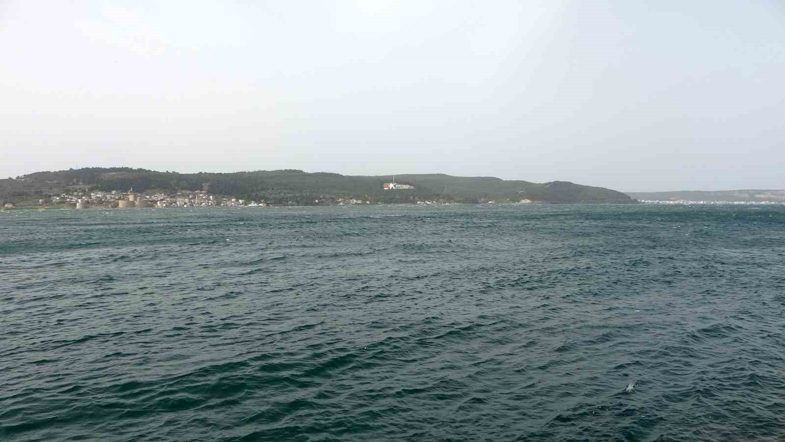 canakkale bogazi firtina nedeniyle trafige kapandi 4 Z41raK7X