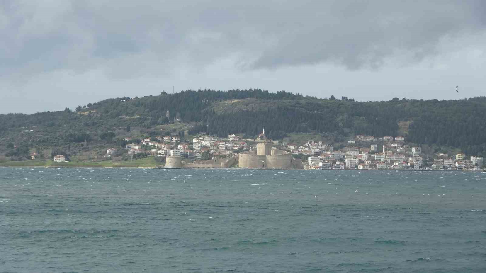 canakkale bogazi firtina nedeniyle trafige kapandi 4 w3t8AS7r