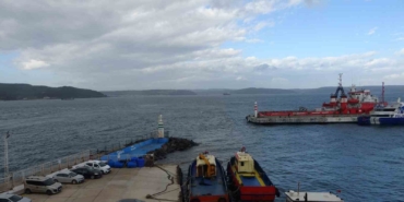 canakkale-bogazi-firtina-nedeniyle-trafige-kapandi-VtdsOn76.jpg