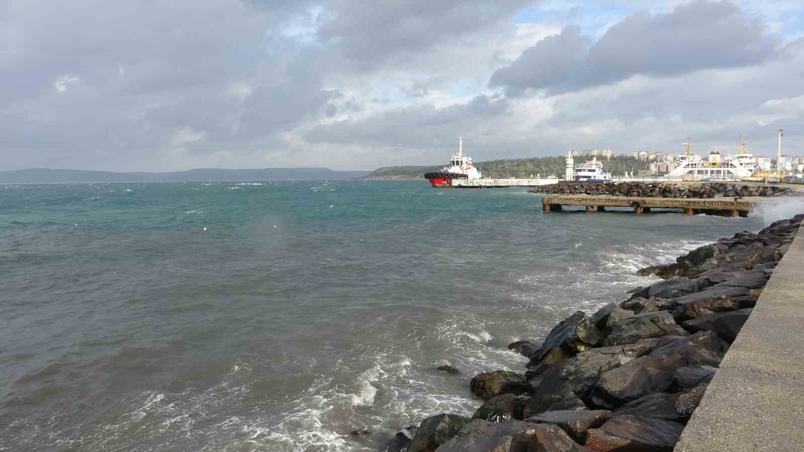 Çanakkale Boğazı lodos fırtınası nedeniyle transit gemi geçişlerine kapatıldı 5 canakkale bogazi lodos firtinasi nedeniyle transit gemi gecislerine kapatildi 1 d8sqIEZO