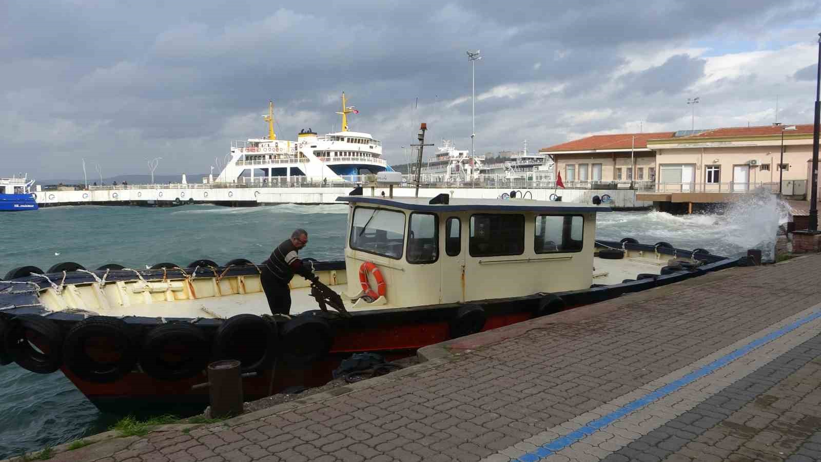 Çanakkale Boğazı lodos fırtınası nedeniyle transit gemi geçişlerine kapatıldı 11 canakkale bogazi lodos firtinasi nedeniyle transit gemi gecislerine kapatildi 7 OsXTCz1a