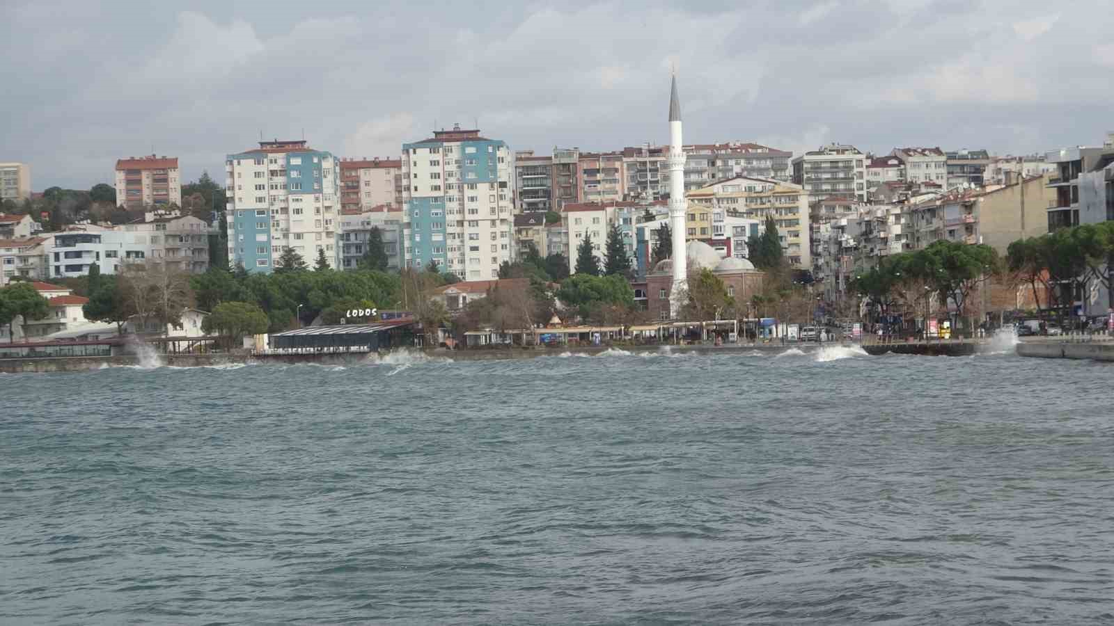 Çanakkale Boğazı lodos fırtınası nedeniyle transit gemi geçişlerine kapatıldı 12 canakkale bogazi lodos firtinasi nedeniyle transit gemi gecislerine kapatildi 8 TZWFqyEa