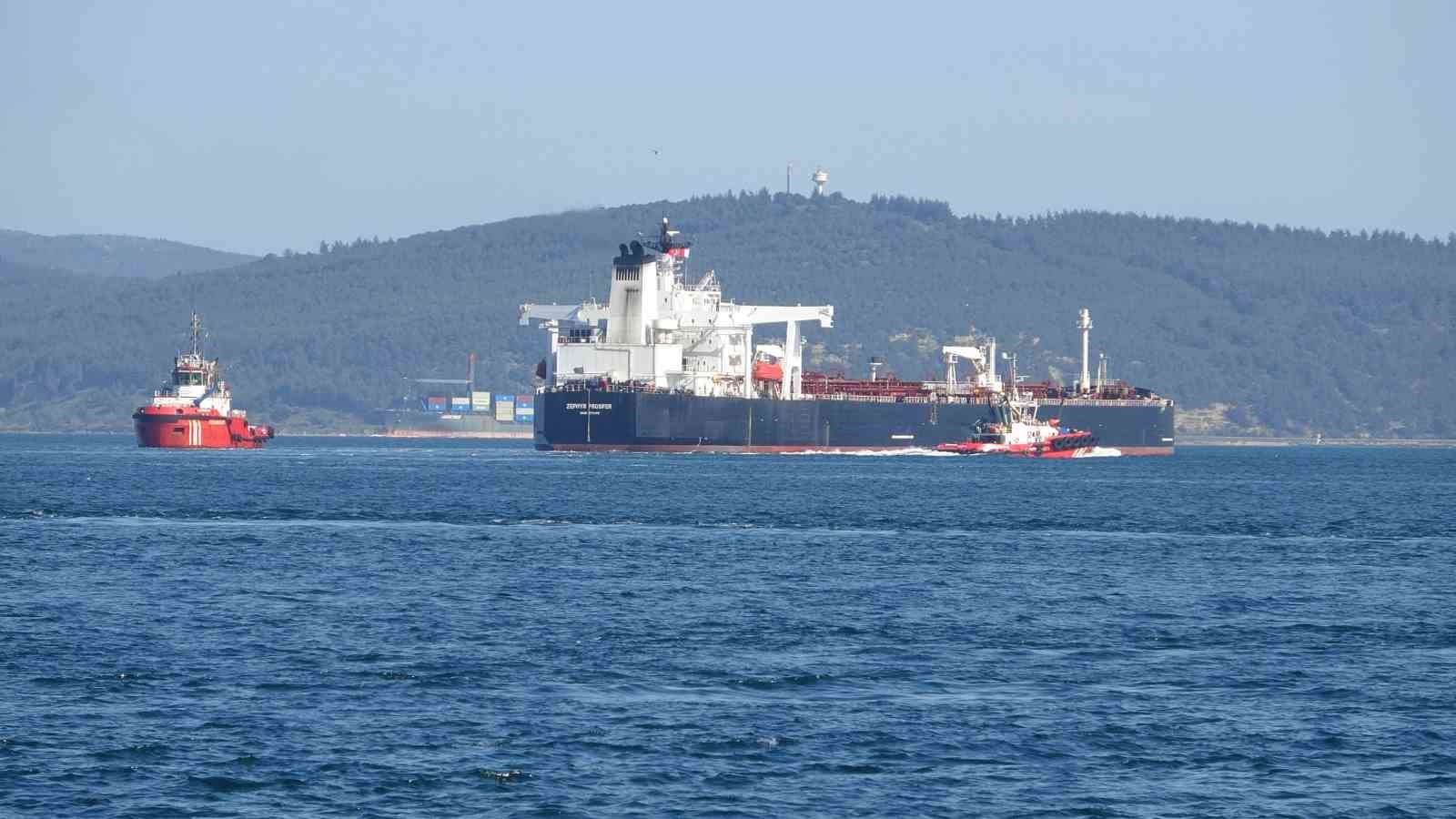 canakkale bogazinda ham petrol tankeri suruklendi 2 RYVtb4OR