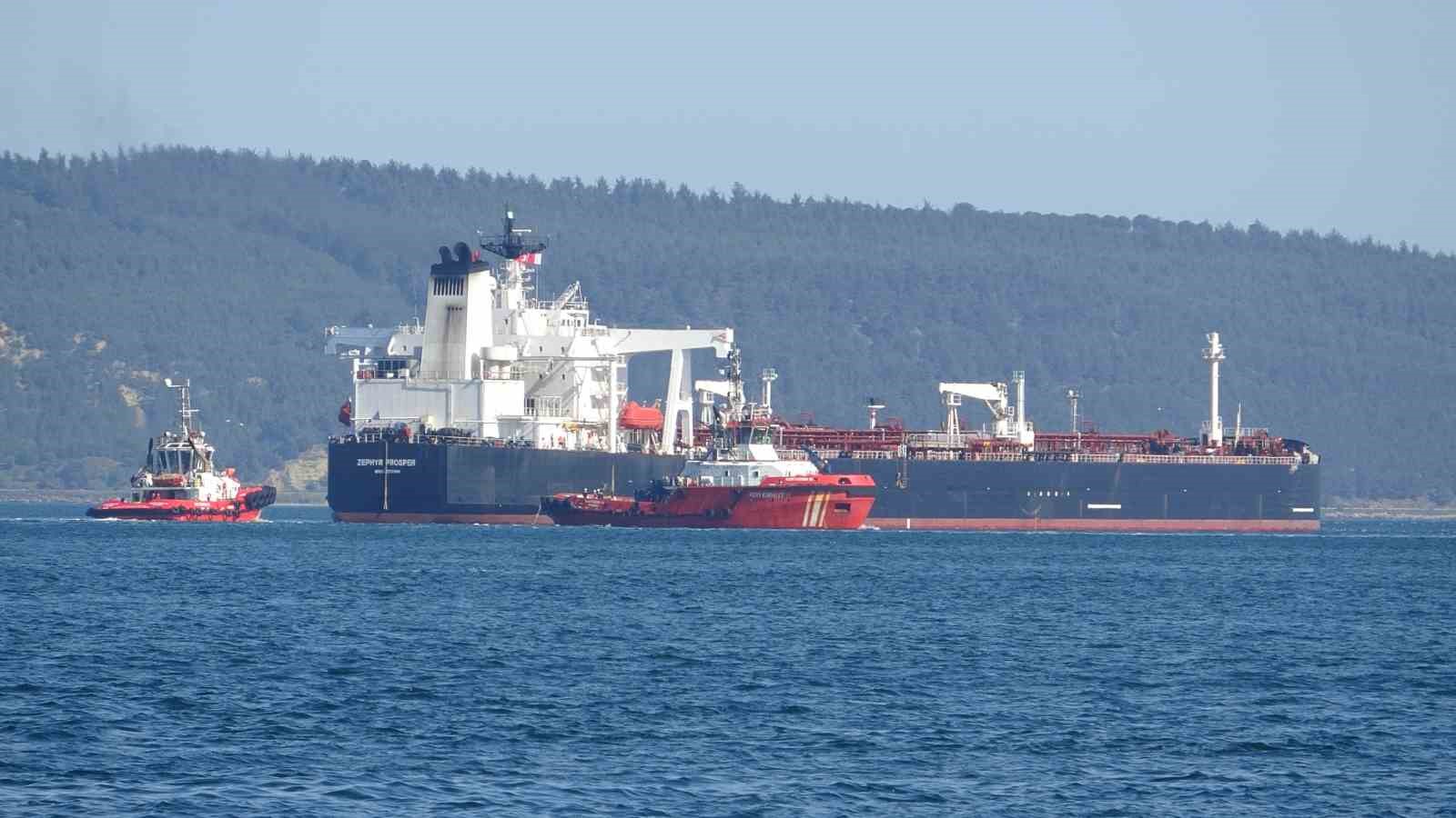 canakkale bogazinda ham petrol tankeri suruklendi 3