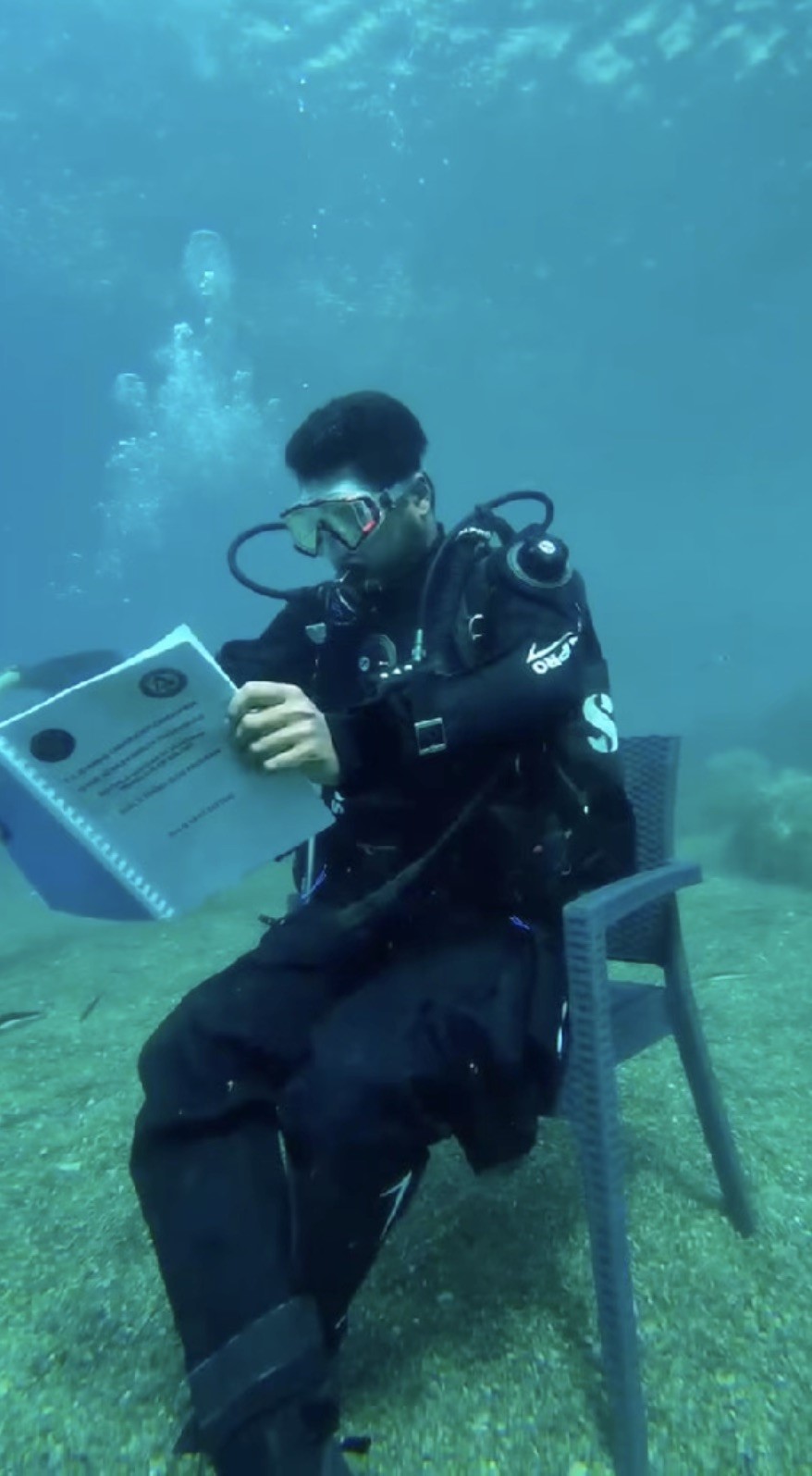 canakkale bogazinda iddiali dalis denemesi hedefi 36 saat su altinda kalmak 4 rQFnNuF5