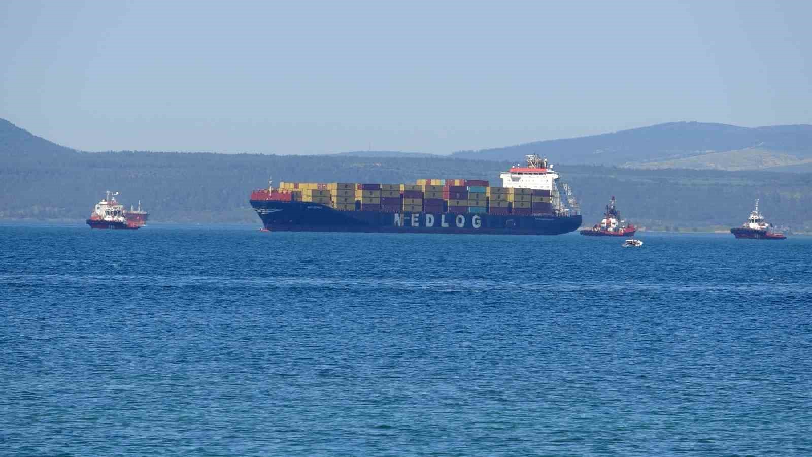 canakkale bogazinda konteyner gemisi makine arizasi yapti 2 h8VXutCn