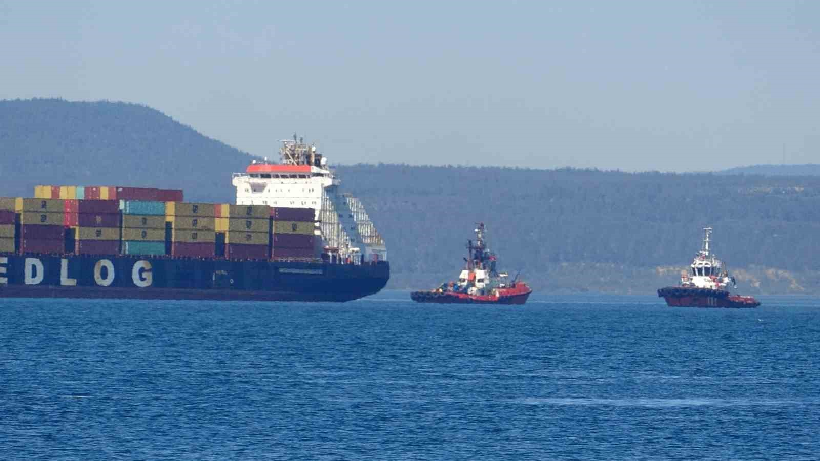 canakkale bogazinda konteyner gemisi makine arizasi yapti 4 zMcRwsLw