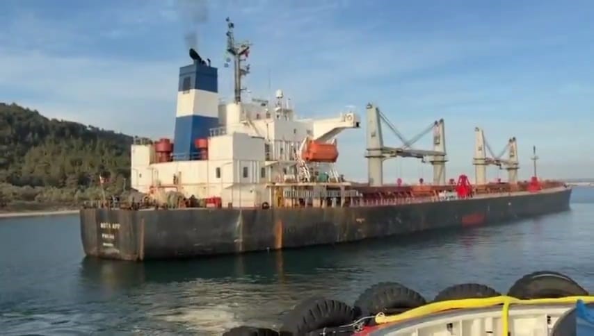 Çanakkale Boğazı’nda makina arızası nedeniyle karaya oturan gemi kurtarıldı 5 canakkale bogazinda makina arizasi nedeniyle karaya oturan gemi kurtarildi 1 SuVS9MXw