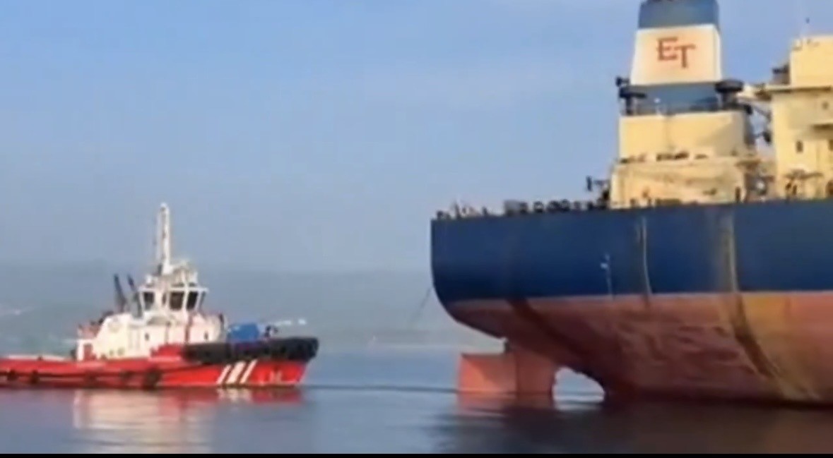 canakkale bogazinda tanker makine arizasi yapti 1 XAgCCJRw