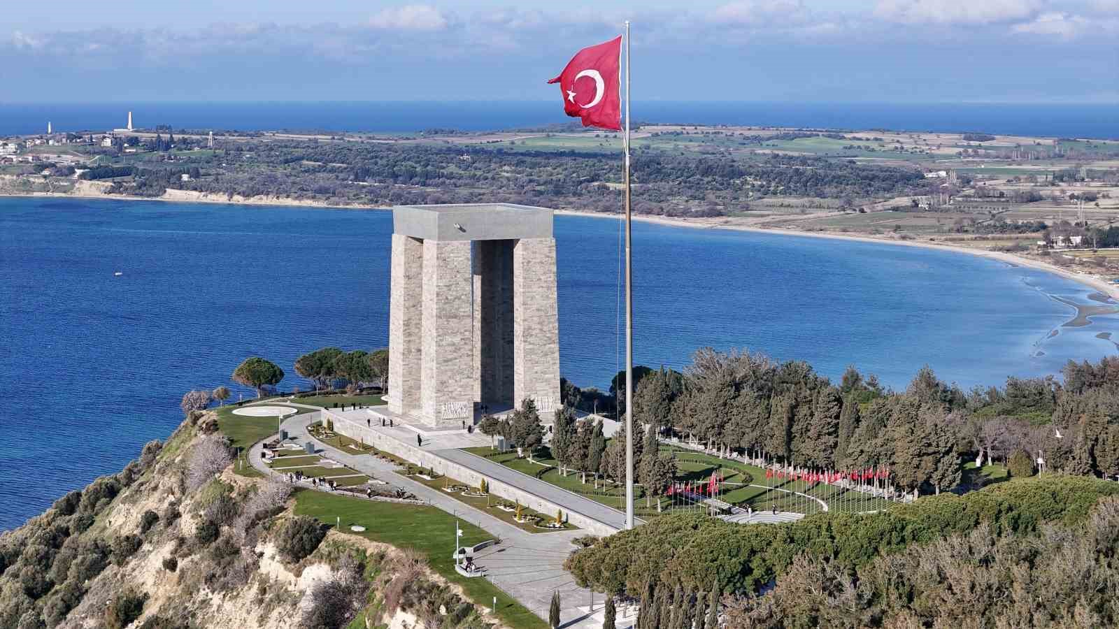 canakkale bogazindaki bombardimanin en net goruldugu baykus iskelesi ve cephe hatti drone ile goruntulendi j9hnu93W