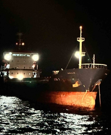 canakkale-bogazindan-gecen-kuru-yuk-gemisi-makine-arizasi-yapti-6ewgERO9.jpg
