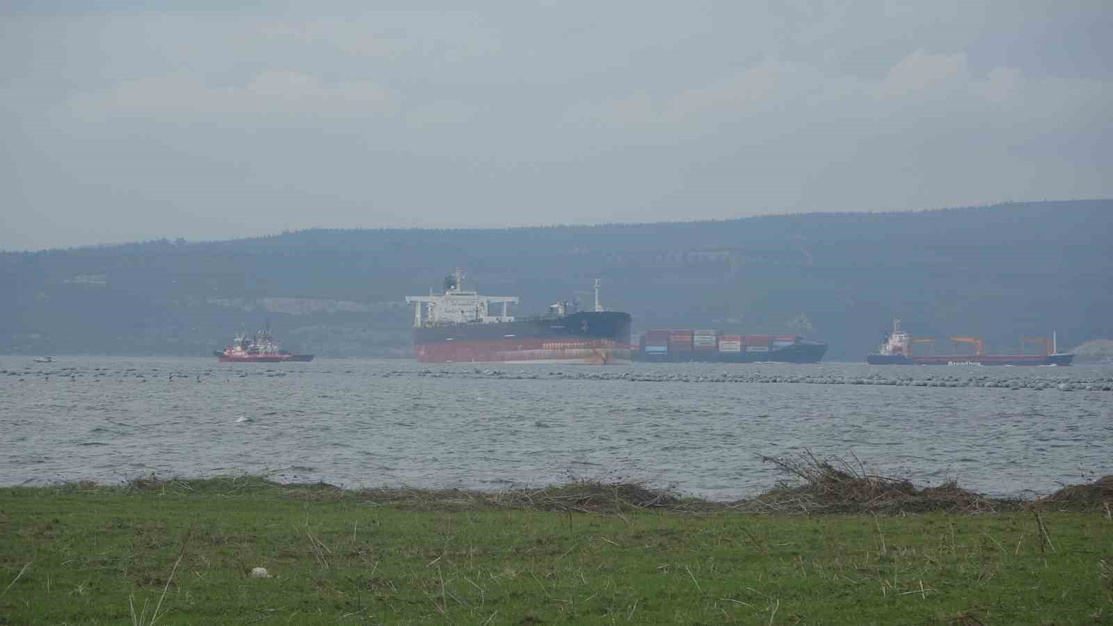 canakkale bogazindan gecen tanker jenerator arizasi yapti 3