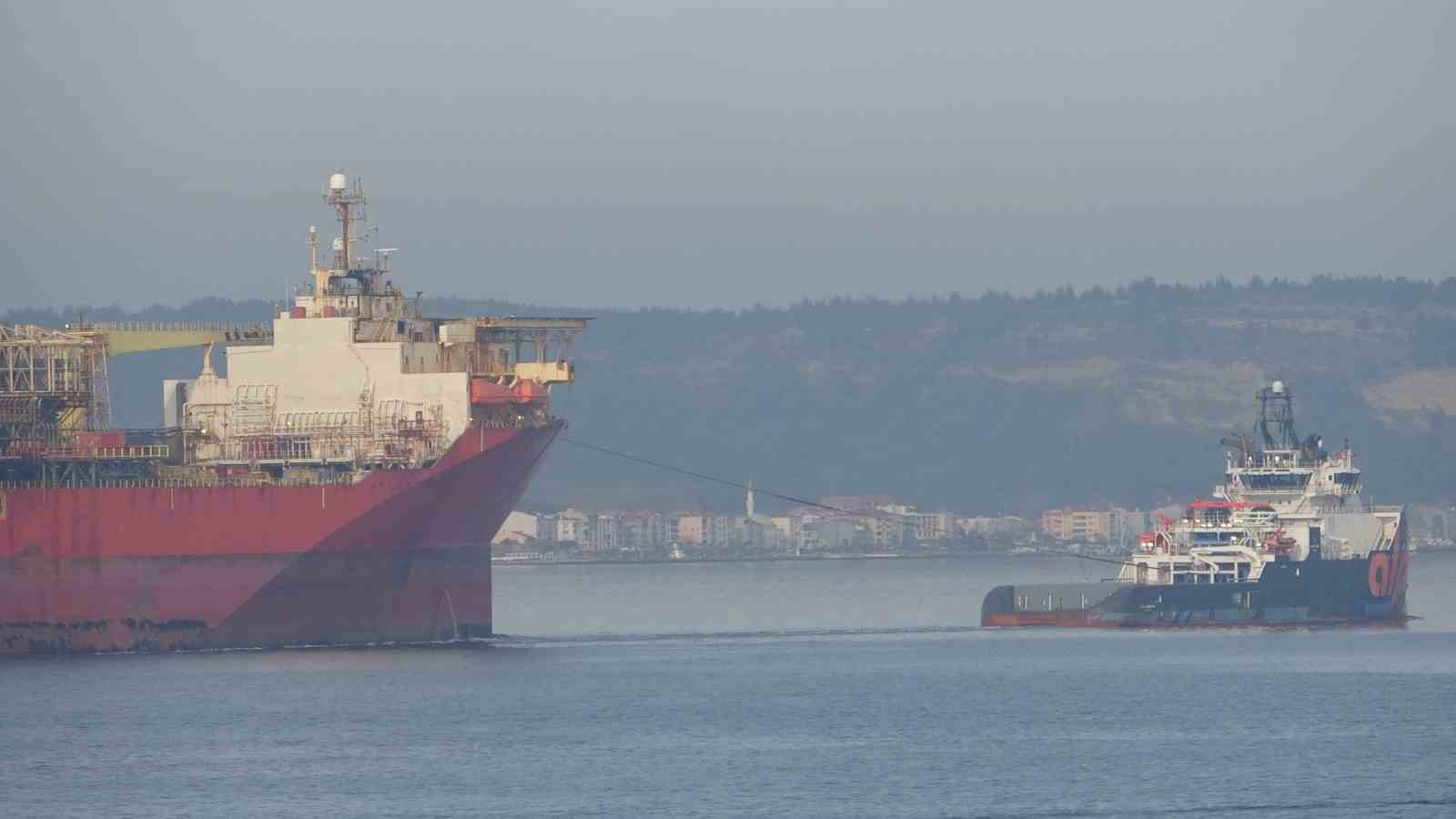 canakkale bogazindan yuzer uretim depolama ve bosaltma gemisi gecti 3 GF95bjta