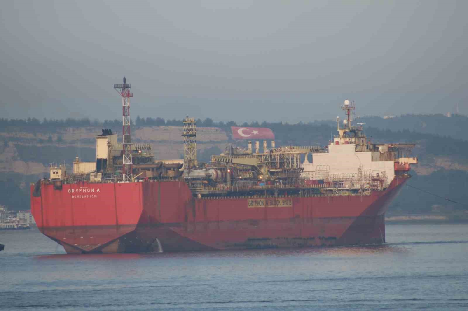 canakkale bogazindan yuzer uretim depolama ve bosaltma gemisi gecti 5 L6qbfi21