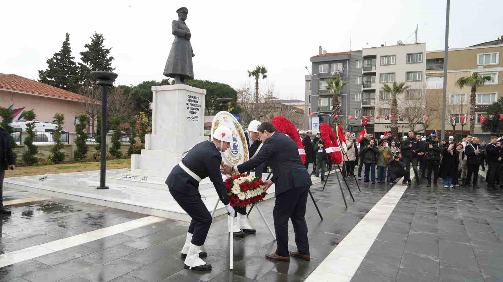 canakkale deniz zaferinin 111inci yil coskusu 5 rBcfHr75