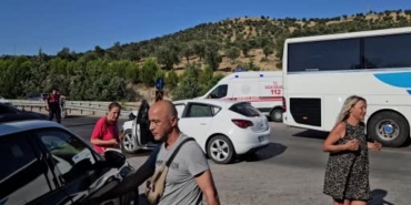 canakkale-izmir-karayolunda-zincirleme-kazada-ortalik-savas-alanina-dondu-bpL8T5QW.jpg