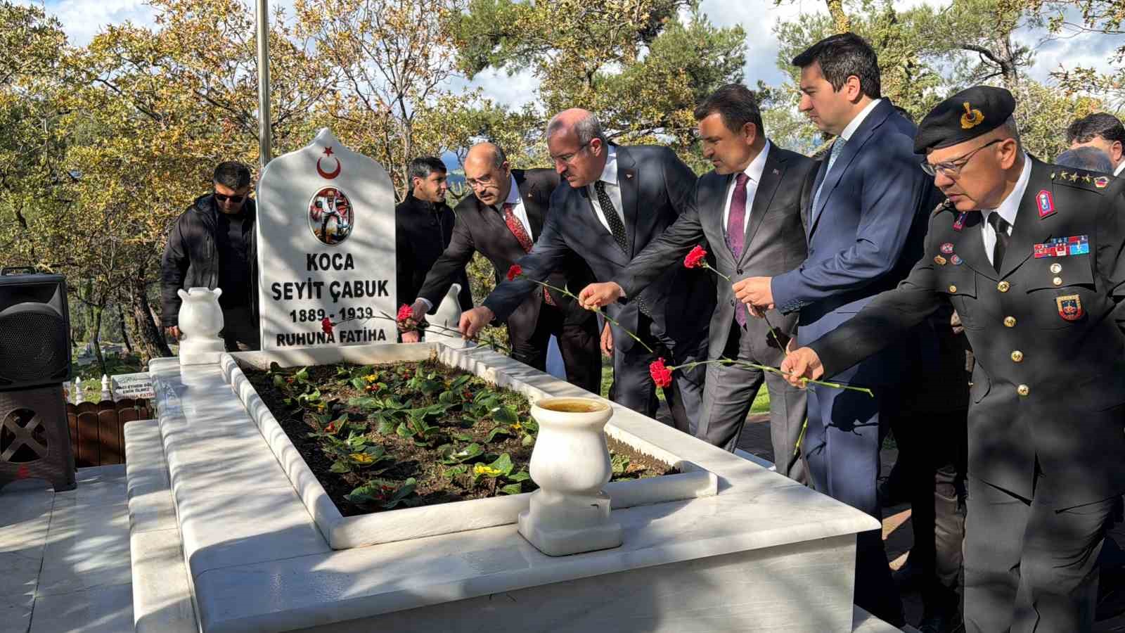 canakkale kahramani seyit onbasi vefatinin 86 yilinda kabri basinda anildi 0 my3Fua1B