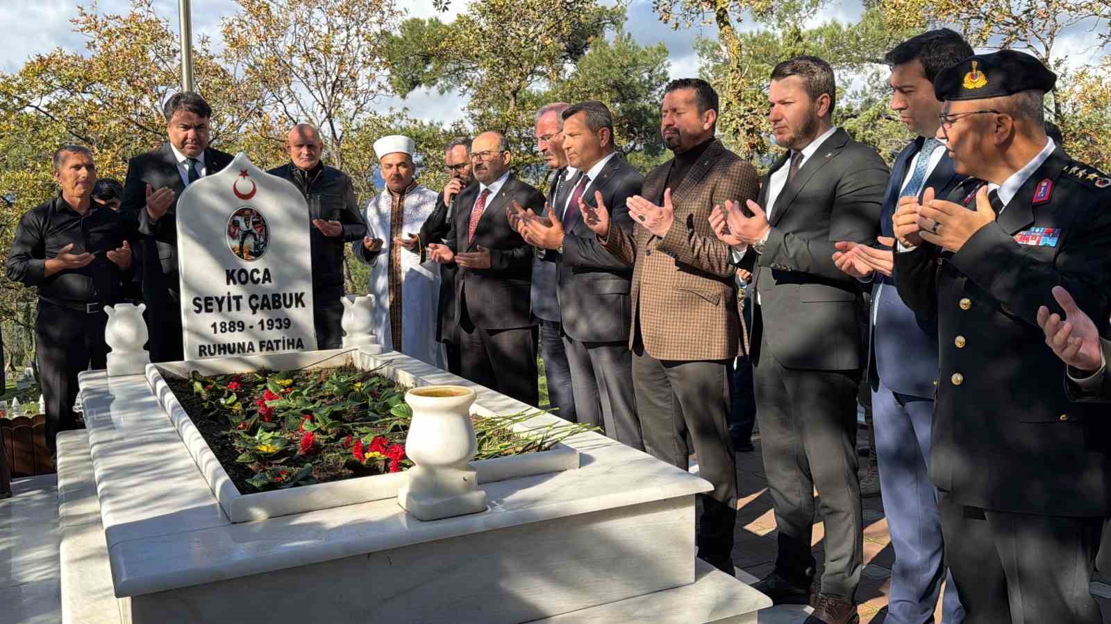 canakkale kahramani seyit onbasi vefatinin 86 yilinda kabri basinda anildi 4