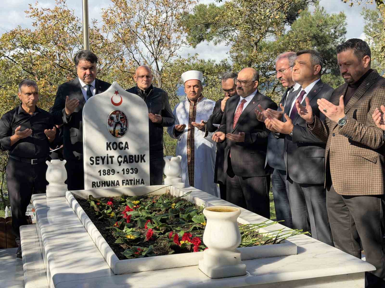 canakkale kahramani seyit onbasi vefatinin 86 yilinda kabri basinda anildi 5 DSnKDjch
