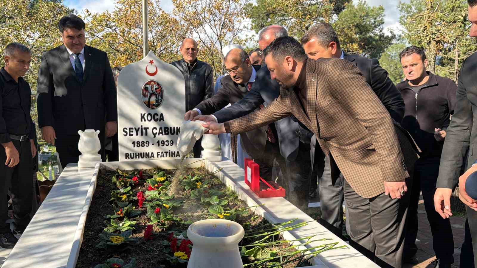 canakkale kahramani seyit onbasi vefatinin 86 yilinda kabri basinda anildi 6 i8iaKAgy