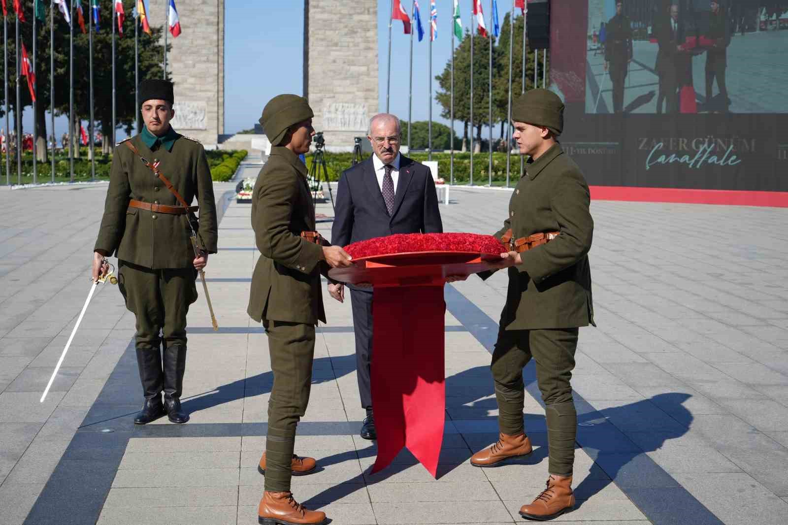 Çanakkale Kara Savaşları’nın 111. yıl dönümü etkinlikleri Şehitler Abidesi’nde törenle başladı 4 canakkale kara savaslarinin 111 yil donumu etkinlikleri sehitler abidesinde torenle basladi 0 ARU9fIac