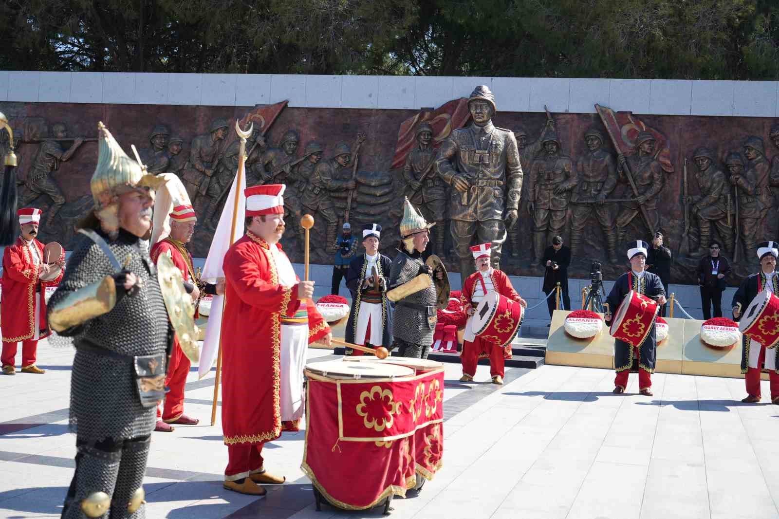 Çanakkale Kara Savaşları’nın 111. yıl dönümü etkinlikleri Şehitler Abidesi’nde törenle başladı 17 canakkale kara savaslarinin 111 yil donumu etkinlikleri sehitler abidesinde torenle basladi 13 bLTQNrvC