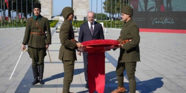 canakkale-kara-savaslarinin-111-yil-donumu-etkinlikleri-sehitler-abidesinde-torenle-basladi-Hb3JGt6h.jpg