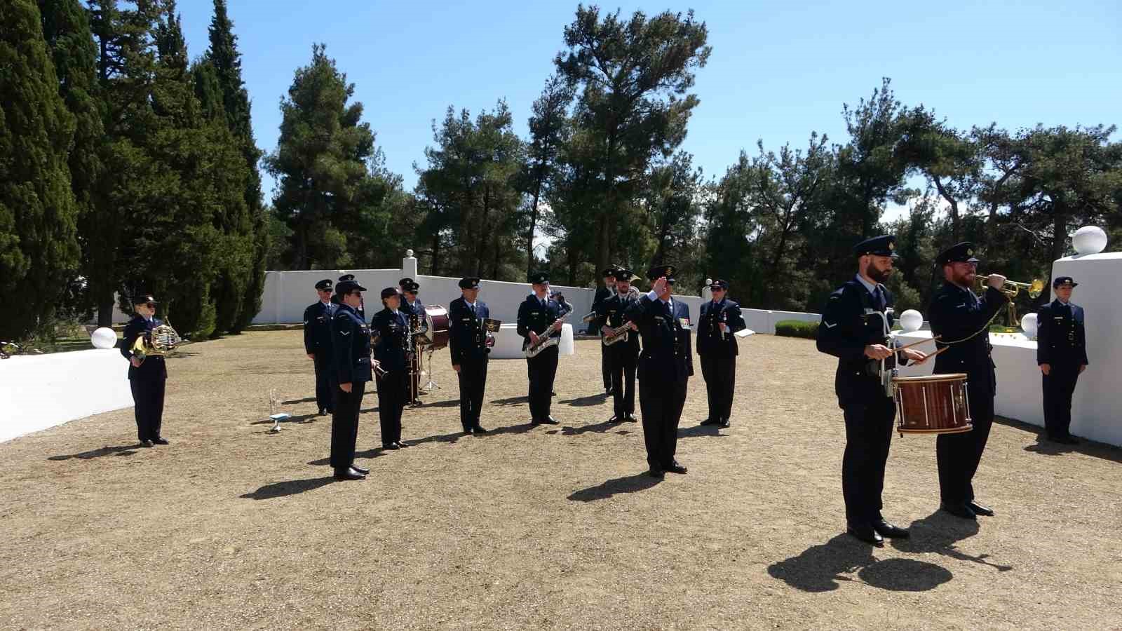 canakkale kara savaslarinin yil donumunde fransiz ve ingiliz anitlarinda toren duzenlendi 2 LL1mMFab