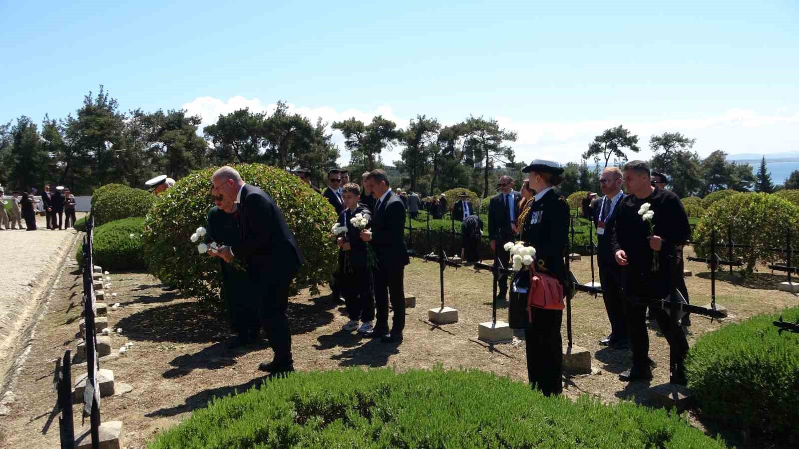 canakkale kara savaslarinin yil donumunde fransiz ve ingiliz anitlarinda toren duzenlendi 5 cYGJyap5