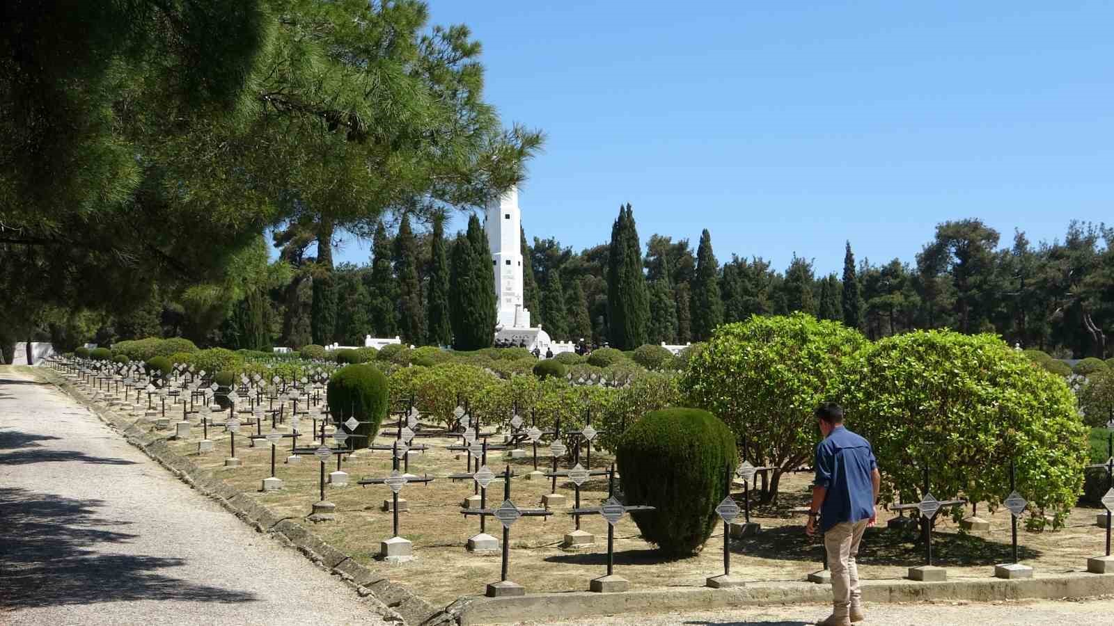 canakkale kara savaslarinin yil donumunde fransiz ve ingiliz anitlarinda toren duzenlendi 6 lU9ptqiq