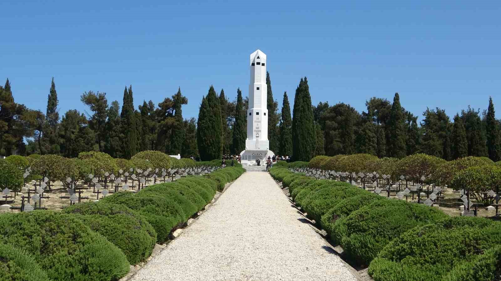 canakkale kara savaslarinin yil donumunde fransiz ve ingiliz anitlarinda toren duzenlendi 7 Jn3l4gzW