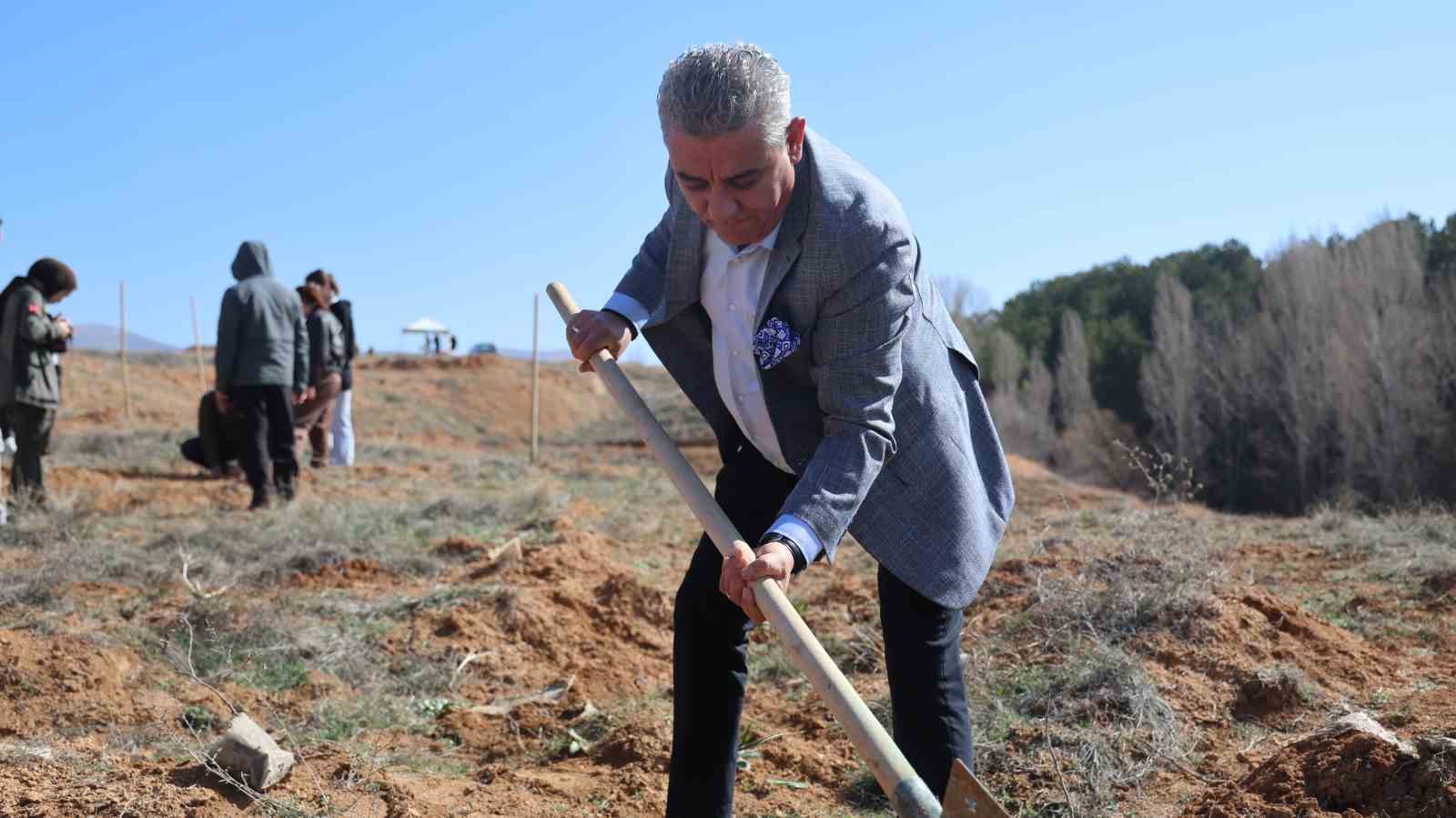 canakkale sehitleri icin 438 fidan toprakla bulustu 1 32Ma21s9