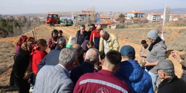 canakkale-sehitleri-icin-438-fidan-toprakla-bulustu-7QRNuXpw.jpg