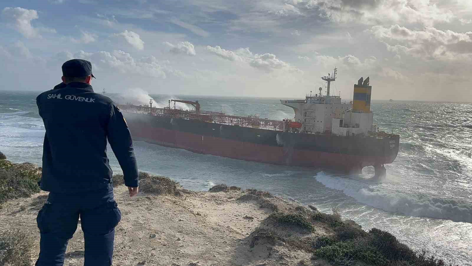 canakkale valiligi geminin su almadigi personelin durumunun iyi oldugu deniz kirliliginin meydana gelmedigi belirlendi DFPkdkfW