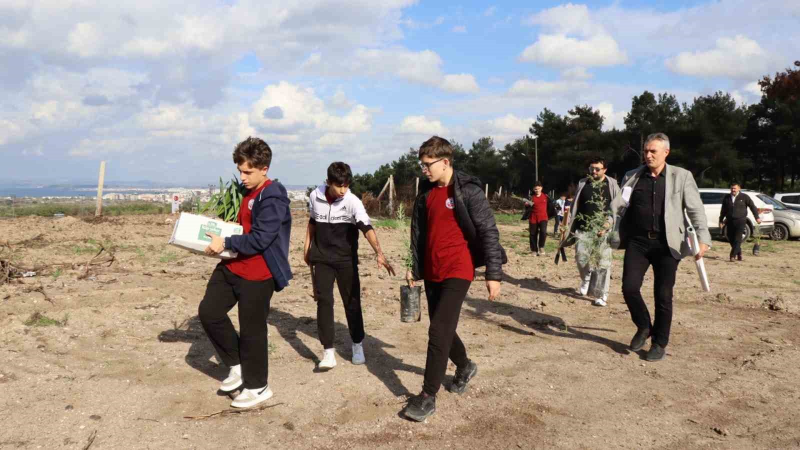 canakkale ve gazze sehitleri icin fidanlar toprakla bulustu 4