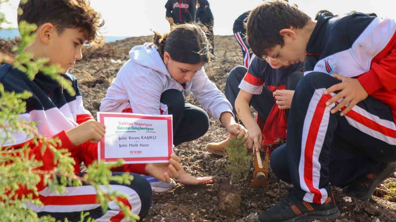 canakkale ve gazze sehitleri icin fidanlar toprakla bulustu 5 Y7wvaFtn
