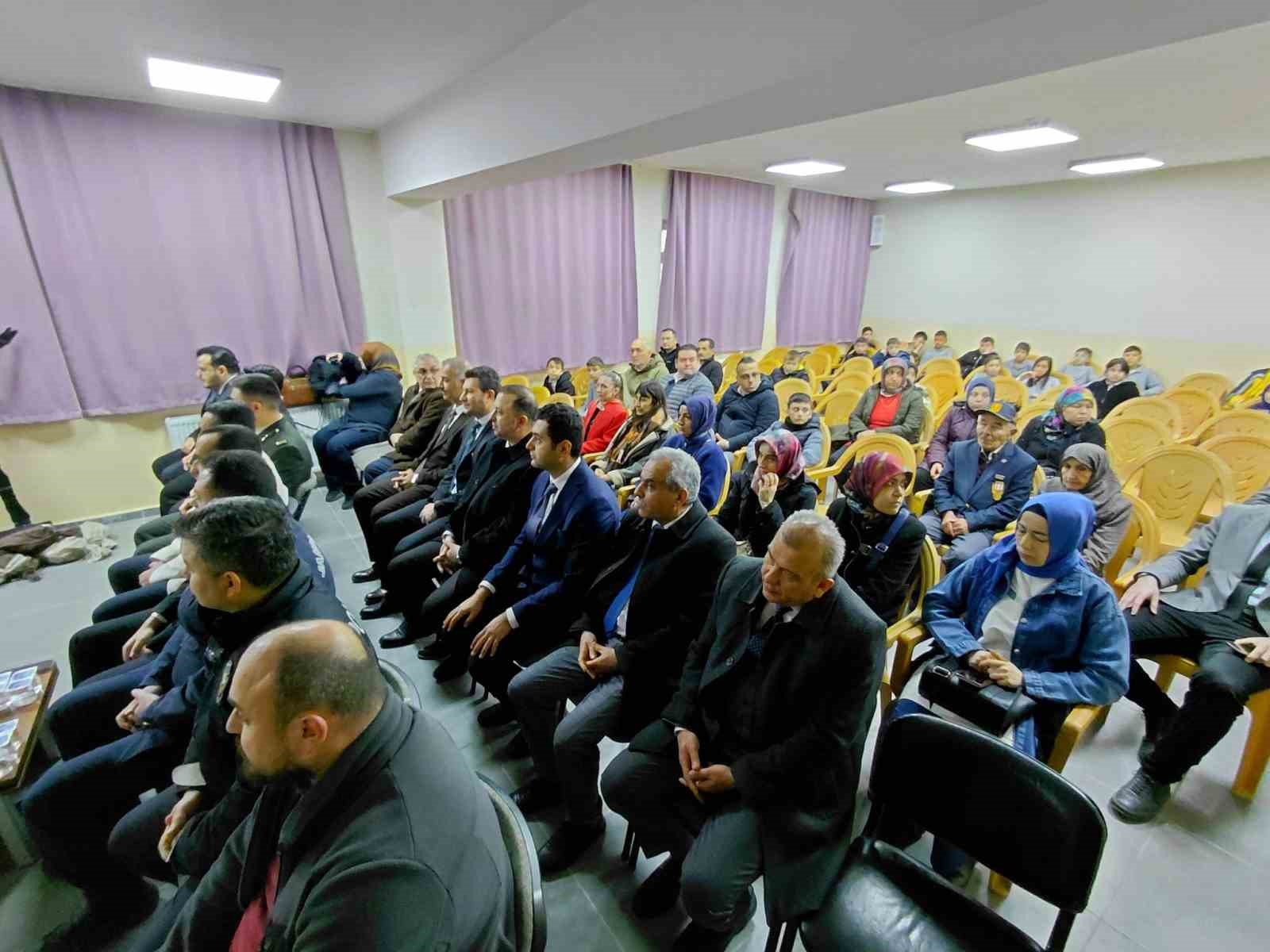 canakkale zaferine ozel ogrencilerden dolu dolu program 4 rhIY9ZOF