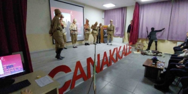 canakkale-zaferine-ozel-ogrencilerden-dolu-dolu-program-uiezDRdt.jpg