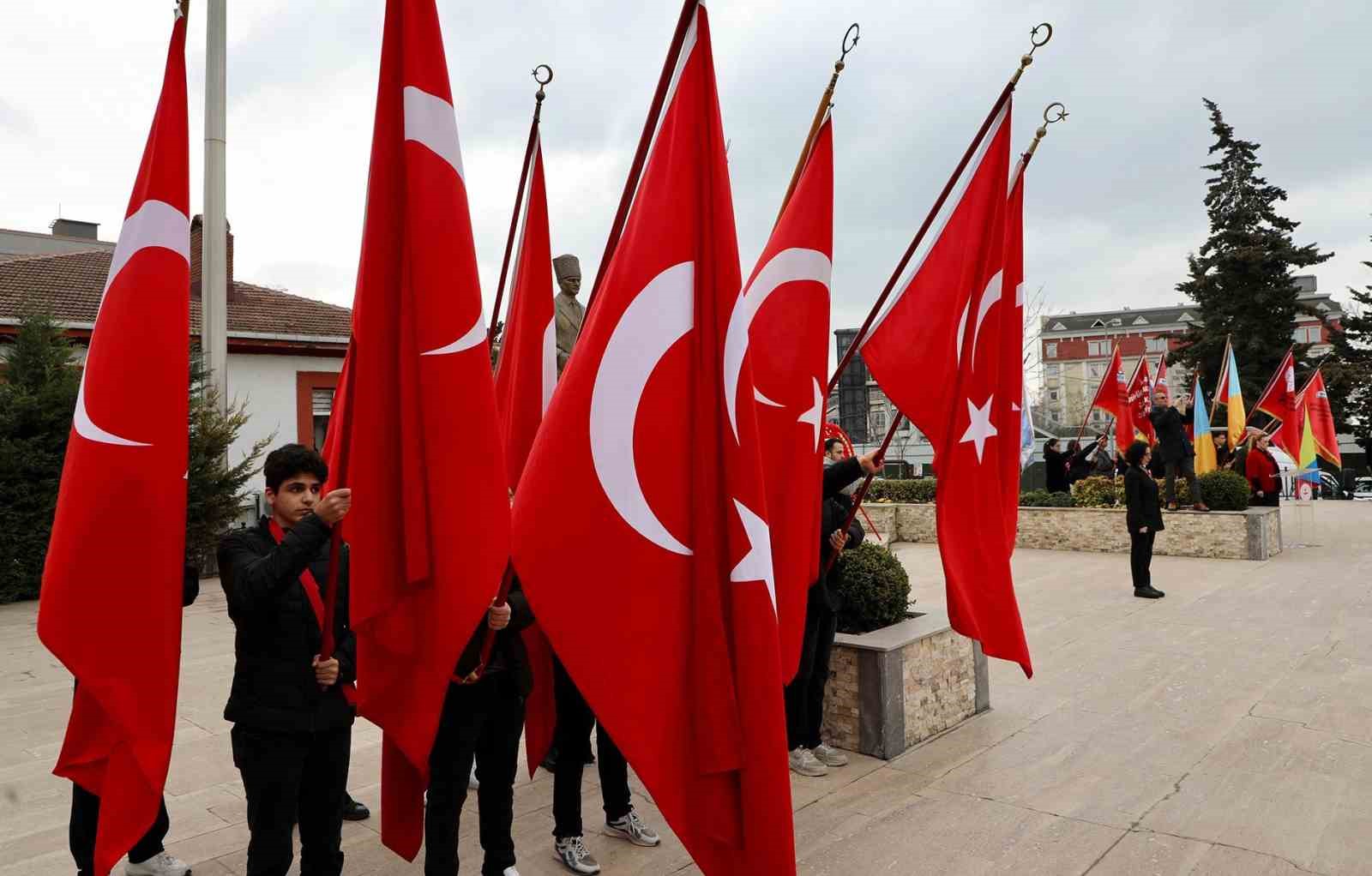 Çanakkale Zaferi’nin 111’inci yıl dönümü Büyükçekmece’de gururla kutlandı 7 canakkale zaferinin 111inci yil donumu buyukcekmecede gururla kutlandi 3 HlvJjebJ