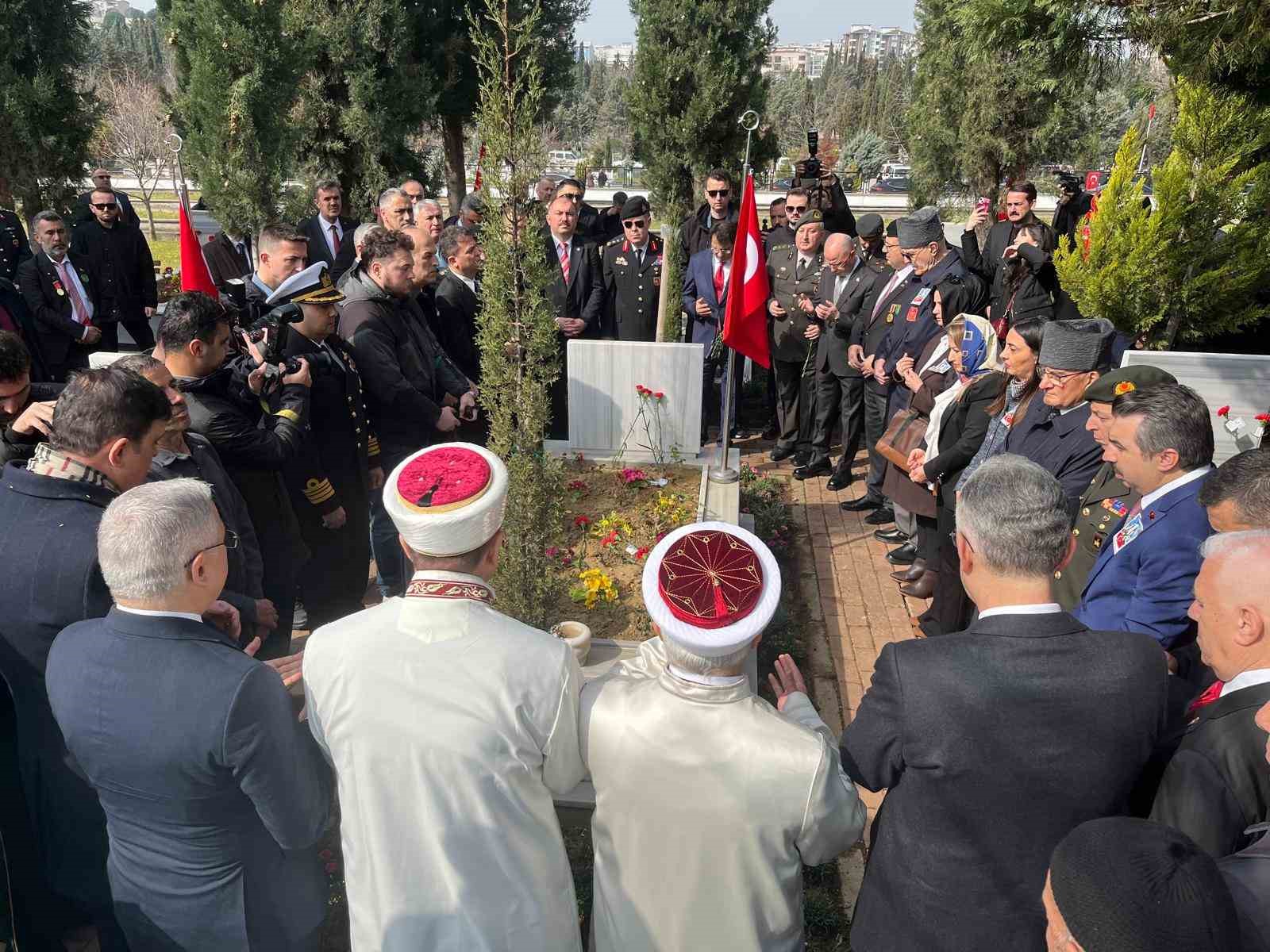 canakkale zaferinin 111inci yil donumunde bursa sehitlerini unutmadi 1 zkit4jyJ