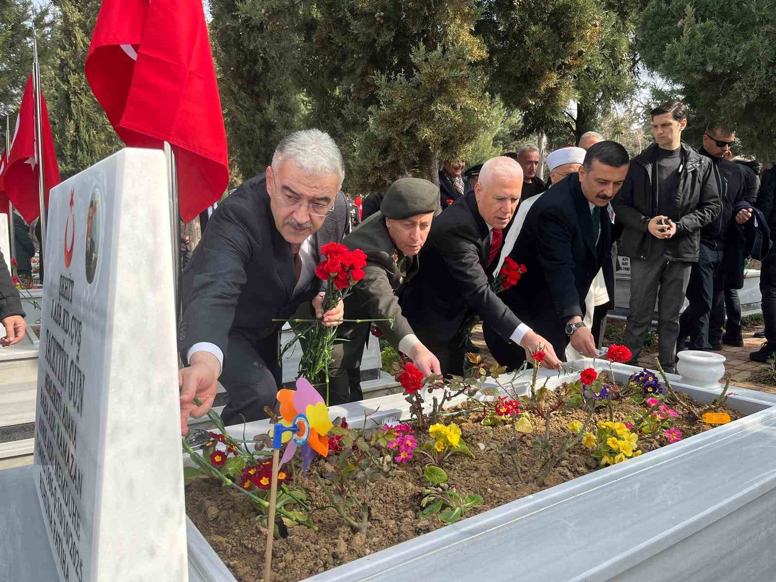 canakkale zaferinin 111inci yil donumunde bursa sehitlerini unutmadi 2 kms5cECr