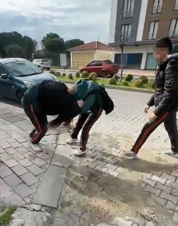 canakkalede 14 yasindaki kizin yasiti tarafindan darbedildigi iddiasi 2 GUzQbY2k